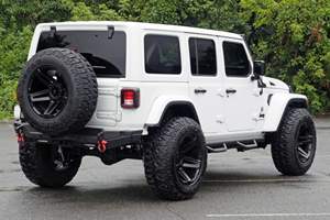 รถจี๊ปแรงเลอร์ อันลิมิเต็ด สปอร์ต 4x4 ปี 2023 เครื่องยนต์ 6.4 ลิตร Hemi V8 รุ่น SoFlo - Product Image 4