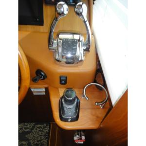 Barco deportivo fluvial de aluminio y fibra de vidrio Sabre 48 Salon Express 2018 para patrullaje, pesca y transporte, con soldadura de alta calidad. - Product Image 1