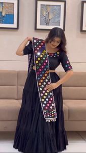 Diseñador exclusivo estilo Bollywood Lehenga Choli para adultos colección de fiesta de boda india paquistaní fabricado en exclusiva - Product Image 6