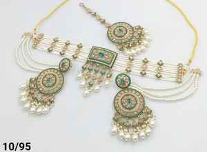 Ensemble de bijoux élégants carrés indiens traditionnels goutte et motiperle plaqué or avec boucle d'oreille et collier ras du cou Maagtika ensemble femmes - Product Image 2