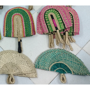 Ventilador de mano de algas marinas de decoración tropical | Ventilador de Palma artesanal ecológico | Regalo hecho a mano sostenible de Vietnam - Product Image 1