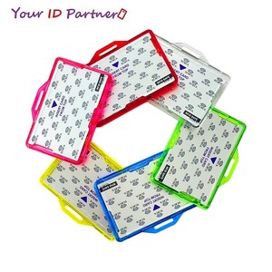 Porte-badge d'identification en plastique rigide avec blocage RFID bidirectionnel - Product Image 1