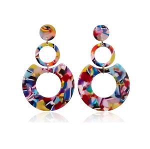 Boucles d'oreilles en acrylique époxy au design élégant pour dames longues boucles d'oreilles en acrylique en résine pour un style minimaliste - Product Image 4