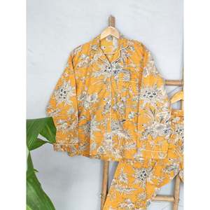 Ensemble de pyjama floral jaune pastel imprimé à la main, en coton doux indien, vêtements de détente boutonnés pour l'été, robe de nuit pour demoiselles d'honneur - Product Image 2