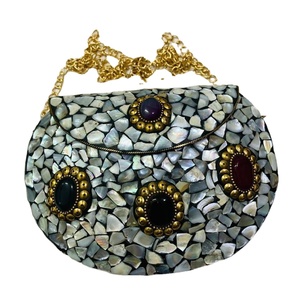 Bolso de mano de mosaico de metal de diseño hecho a mano para damas Accesorio elegante para asuntos de noche y nupciales de moda - Product Image 1