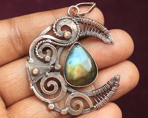 Pendentif en labradorite fait main de luxe, 25 mm, forme poire, serti en cuivre, pour un ensemble de bijoux tendance, cadeau d'anniversaire pour elle - Product Image 6