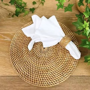 Elegante servilletero de ratán costero con calidad hecha a mano para villas junto al mar y áreas de comedor de Island Resort - Product Image 2