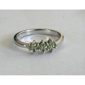 แหวนเพอริดอทดีไซน์เจ้าหญิงจาก Shah Gems สำหรับผู้หญิง ทำจากเงินแท้ 925 ชุบทองคำขาวและทอง 18K ประดับเพอริดอตธรรมชาติ ของขวัญสุดเพอร์เฟกต์ - Product Image 1