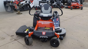 Tondeuse autoportée Husqvarna Z254F 2026 à dérive zéro, plateau de coupe fabriqué, Hydro-Gear, professionnelle, 136 cm, 190 cm³, essence, 24 CV, à vendre - Product Image 4