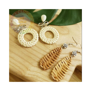 Boucles d'oreilles en rotin tissé, nouveau design 2024 - Bijoux écologiques faits à la main pour femmes - Product Image 2