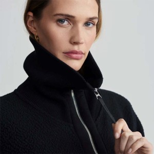 Veste noire Sherpa à glissière pour femmes à la mode polaire douce et confortable pour des vêtements d'hiver décontractés - Product Image 4