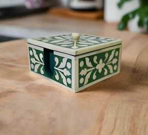 Ensemble de sous-verres élégants en noyer incrusté d'os Tapis de boisson décoratifs faits à la main au design de fleurs vertes et blanches - Product Image 4