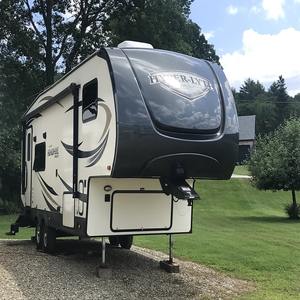 Autocaravana Familiar Económica 2018 Forest River Fifth Wheel Rr, Remolque de Camping Todoterreno en Venta - Product Image 1