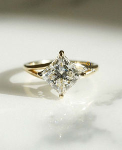 Anillo de Compromiso Moderno con Moissanita VVs de Corte Princesa de 4 Ct para Mujer, de Glazed Diamond, Plata de Ley 925 - Product Image 1