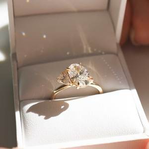 Toi et Moi Bague de Fiançailles et de Mariage en Diamant de Laboratoire Certifié IGI, Coupe Ovale Poire de 1,65 Carat, Bijou à Deux Pierres Créé en Laboratoire - Product Image 2