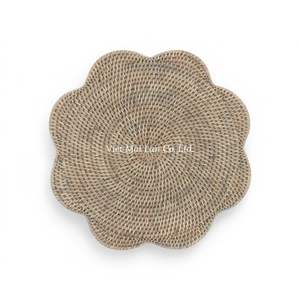 Mantel Individual de Ratán Floral de Vietnam Tejido con Fibra Natural para Decoración de Mesa de Comedor y Uso Doméstico Sostenible - Product Image 1
