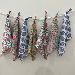 Serviettes en tissu de coton imprimé floral à motifs variés, réutilisables, écologiques, pour mariage et fête, serviettes de table faites à la main - Product Image 2