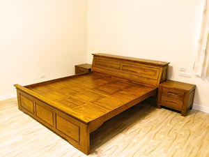 Table de chevet classique en teck à 2 tiroirs |   Bois massif durable, conçu pour un confort raffiné et durable - Product Image 3