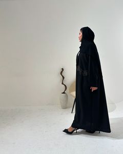 Vente en gros de robes Abaya sur mesure de luxe en satin à manches longues, anti-rides, faites à la main, pour femmes, taille XS, coupe petite, style traditionnel musulman de Dubaï - Product Image 2