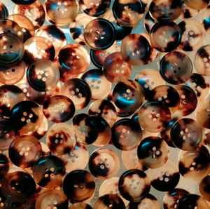 Ébauches de boutons en corne de vache/buffle fabriquées à la main couleur naturelle de haute qualité écologique pour l'industrie du vêtement par FWE - Product Image 4