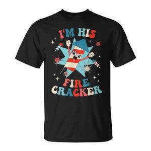 Camiseta para parejas con estampado de I'm His Firecracker para la fiesta del 4 de julio - Product Image 1