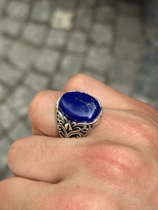 Bague de fiançailles vintage pour homme en argent sterling avec pierre précieuse ovale en lapis-lazuli, sertie dans un cadre, marque Mehrajudin Gems - Product Image 4