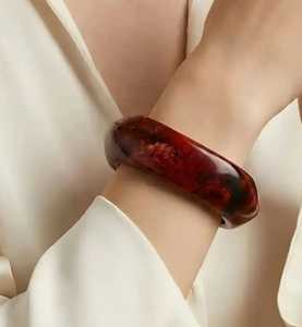 Vintage MN Exports Resin Bangle <b>Bracelet</b> <b>Red</b> Marbled Acrylic Lucite Women's Fashion Jewelry Gift - Product Image 3