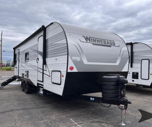 Disponible à la Vente : Caravanes de Voyage d'Occasion Abordables Winnebagoss Access 26RL 2025 – En Stock - Product Image 1