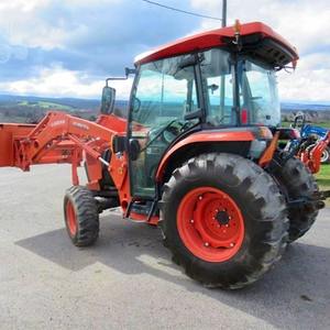 Tractor Agrícola Kubota 4x4 con Tracción en las Cuatro Ruedas y Potencia de 40-140 HP - Product Image 6
