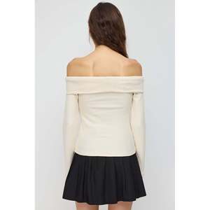 Blusa Casual de Mujer con Hombros Descubiertos, Manga Corta, Corte Regular y Logotipo Frontal - Product Image 5