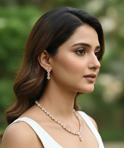 Elegante conjunto de collar y aretes con corte de diamante y diseño floral, con piedras espaciadas uniformemente. - Product Image 2