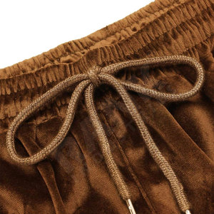 ชุดวอร์มกำมะหยี่พรีเมียมสำหรับผู้ชาย เสื้อฮู้ดและกางเกงขายาวเนื้อนุ่ม อุ่นสบาย ชุดกีฬา รับสกรีนโลโก้ - Product Image 4