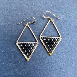 ต่างหูลูกปัดแก้วแบบโมเดิร์นที่มีดีไซน์สีเทอร์ควอยซ์และขอบเครื่องประดับที่เป็นเอกลักษณ์เป็นของขวัญจากงานหัตถกรรม - Product Image 4