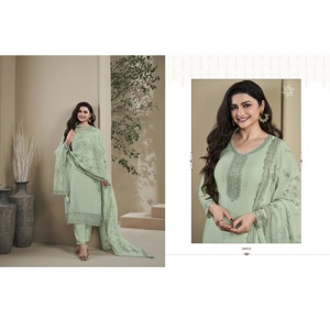 Robe en soie et crêpe Tebby de haute qualité élégante et confortable pour les femmes disponible à un prix abordable - Product Image 6