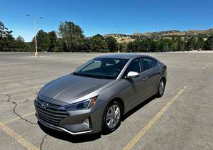 Hyundai Elantra 2021 Bien Cuidado y Limpio - Product Image 2