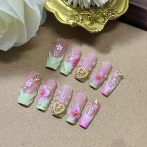 Uñas Postizas Blossom Garden con Diseño Elegante para un Look Sofisticado - Product Image 2
