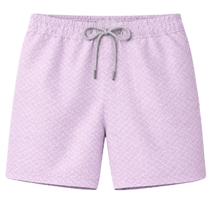 Shorts de bain recyclés pour hommes, motif abstrait de labyrinthe lilas, séchage rapide, avec taille élastique et poches à cordon - Product Image 1