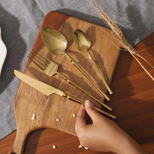 Cubiertos elegantes de oro mate Comedor sofisticado para cada ocasión Juego de cubiertos de oro mate de lujo Un toque elegante para su Mesa - Product Image 6