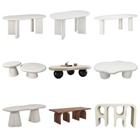 Table à manger en microciment sur piétement rond pour maison et restaurant contemporains