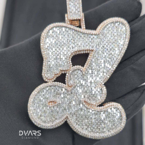 Colgante de Lujo con 40 Moissanitas Iniciales Personalizadas, Corte Brillante Redondo, Chapado en Oro de 18K, Plata 925, para Fiesta - Product Image 1