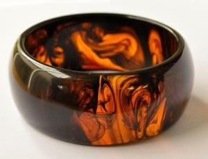 Brazaletes de Resina con Tonos de Color Elegantes para Mujer, con Acabado Pulido, Resistentes al Agua, Colores Personalizados, para Regalo Empresarial, Hechos por Apex Align - Product Image 4