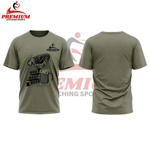 Camiseta de manga corta con ropa de calle - Product Image 1