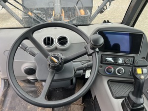 Cargador de dirección deslizante de motor Kubota 2024, capacidad de carga de 2 toneladas, cilindro hidráulico Eaton, 1 año de garantía, carcasa 321F, cojinete de carga frontal - Product Image 2