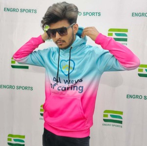 Sudadera de jersey con diseño de degradado rojo con estampado personalizado Sudadera con capucha de tela polar con bolsillo de invierno con patrón 3D Sudaderas con capucha serigrafiadas - Product Image 1