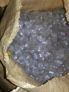 Flocons PET blancs-PET recyclé de haute qualité pour les pièces automobiles et les applications de moulage - Product Image 5