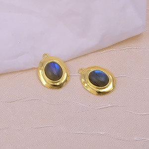 Fabriqué à la main anti-ternissement plaqué or organique martelé Labradorite pendentif ovale charme élégant pour bijoux de fête et créations de bricolage - Product Image 3