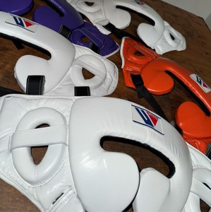 Vente en gros de protège-tête de boxe de qualité supérieure en cuir véritable personnalisé disponible - Product Image 1