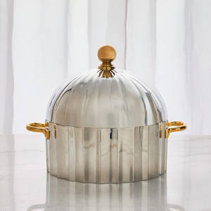 Casserole en métal durable avec finition miroir, parfaite pour garder les aliments au chaud à table ou sur un buffet lors d'occasions spéciales - Product Image 2