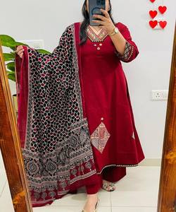 Ensemble haut et bas en rayonne fantaisie avec appliques, avec dupatta, tenue de fête, prix de gros, vêtement ethnique de luxe lavable multicolore - Product Image 1