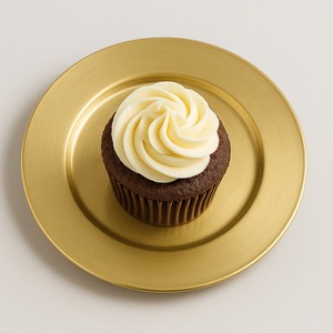 Bol décoratif en métal finition noir et or parfait pour présenter des chocolats, des fruits secs et des délices à tout événement - Product Image 6